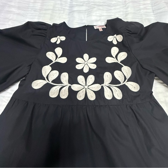 Black and White Embellished Midi Sundress with Puff Sleeves - Picture 2 of 4